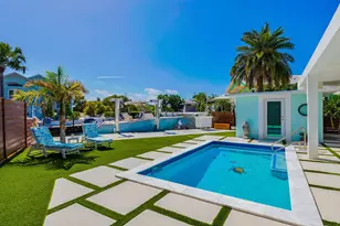 202 Pueblo St, Tavernier, FL 33070 - Photo 1