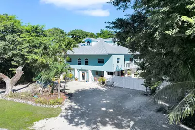 593 Bonito Avenue, Key Largo, FL 33037 - Photo 1