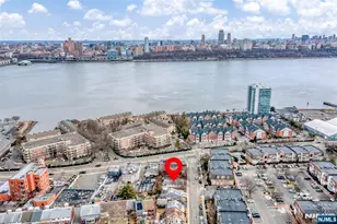 17 Garden Pl, Edgewater, NJ 07020 - Photo 2