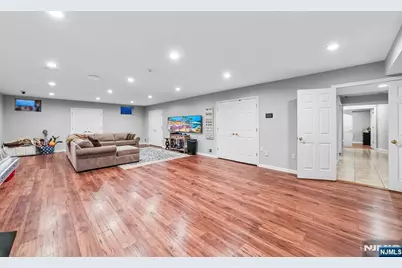 1123 Pines Lake Drive, Wayne, NJ 07470 - Photo 32