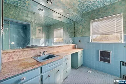 20 Hidden Glen Road, Upper Saddle River, NJ 07458 - Photo 12