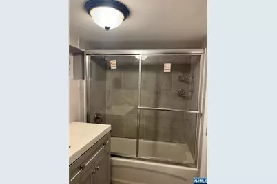 1041 Hunterdon Street, Newark, NJ 07112 - Photo 24