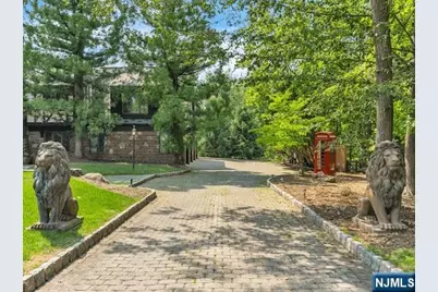 325 Fern Dell Street, Upper Saddle River, NJ 07458 - Photo 2