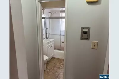 262-280 Chamberlain Avenue 4 #4, Paterson, NJ 07502 - Photo 10