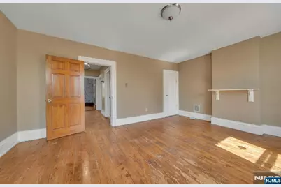 589 Martin Luther Kng Jr Boulevard, Newark, NJ 07102 - Photo 18