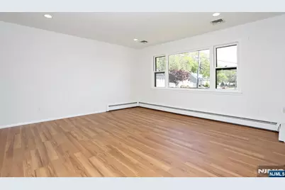 444 Washington Place, Hasbrouck Heights, NJ 07604 - Photo 6