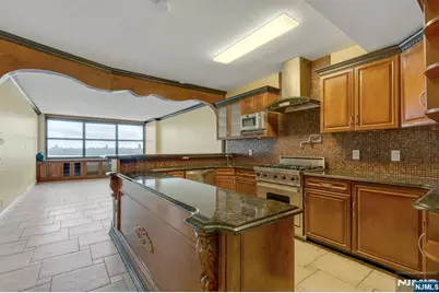 7002 Boulevard East 19A #19A, Guttenberg, NJ 07093 - Photo 10