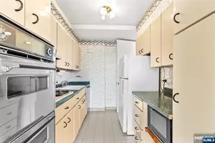 1 Horizon G2, Fort Lee, NJ 07024 - Photo 10
