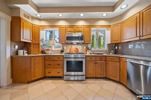 30 Highwood Ave, Midland Park, NJ 07432 - Photo 8