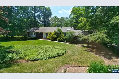 7 Anona Drive, Upper Saddle River, NJ 07458 - Photo 2