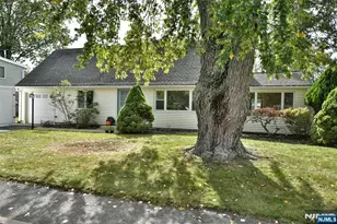 36 Lockwood Dr, Waldwick, NJ 07463 - Photo 2