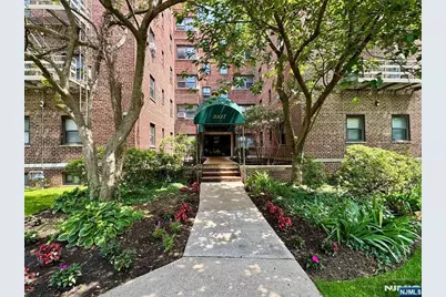 2337 Hudson Terrace B10 #B10, Fort Lee, NJ 07024 - Photo 2
