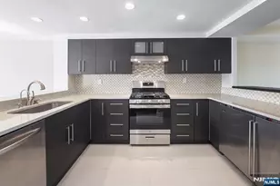 312 Franklin Ct, Edgewater, NJ 07020 - Photo 6