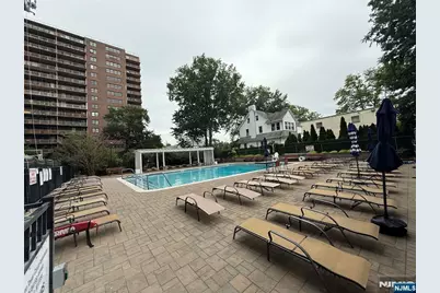 285 Aycrigg Avenue 20C #20C, Passaic, NJ 07055 - Photo 2