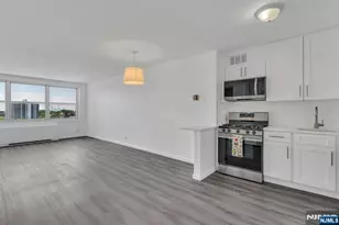 2000 Linwood Ave 9N, Fort Lee, NJ 07024 - Photo 10