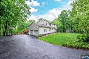 14 Chilhowie Dr, Kinnelon, NJ 07405 - Photo 4