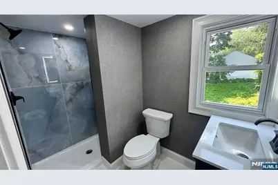 882 Lafayette Ave, Hawthorne, NJ 07506 - Photo 8