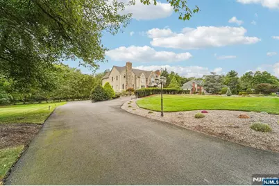 840 Stonewall Court, Franklin Lakes, NJ 07417 - Photo 32