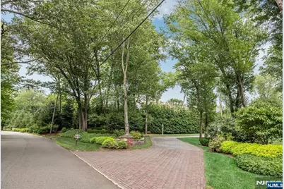 311 Algonquin Road, Franklin Lakes, NJ 07417 - Photo 24