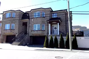 811 Edgewood Ln B, Fort Lee, NJ 07024 - Photo 2