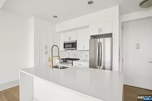 4 Beacon Way 900, Jersey City, NJ 07304 - Photo 6