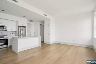 4 Beacon Way 900, Jersey City, NJ 07304 - Photo 4