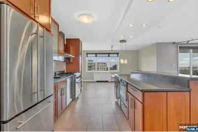 2000 Linwood Avenue 21S #21S, Fort Lee, NJ 07024 - Photo 4