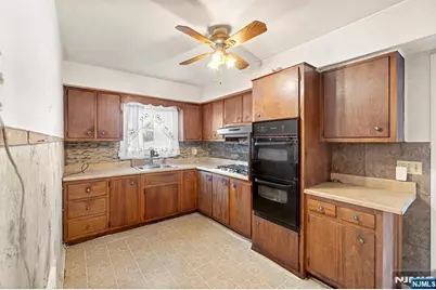 195 Park Street, Ridgefield Park, NJ 07660 - Photo 18