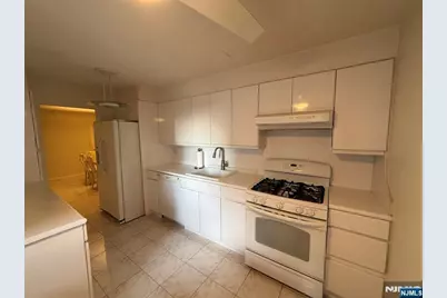 326 Bridge Plaza 3E #3E, Fort Lee, NJ 07024 - Photo 2