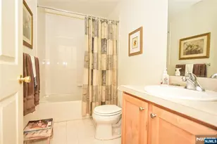 402 Cambridge Dr, Butler, NJ 07405 - Photo 14