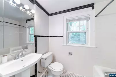 85 Paulin Boulevard, Leonia, NJ 07605 - Photo 28