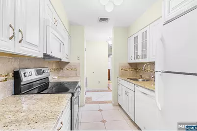 289 Valley Boulevard 1D #1D, Wood Ridge, NJ 07075 - Photo 10