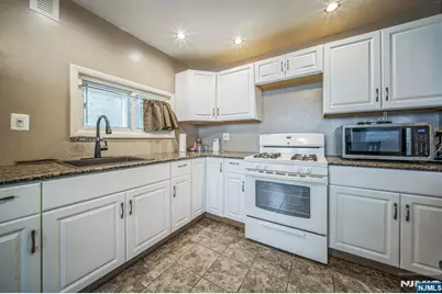 22 Hinsdale Place, Newark, NJ 07104 - Photo 4