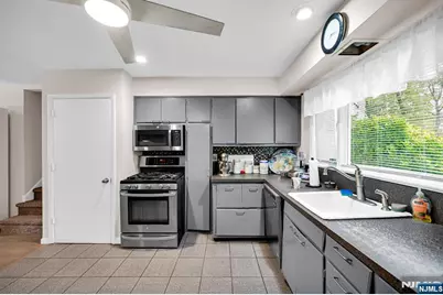 1061 Roosevelt Avenue, New Milford, NJ 07646 - Photo 12