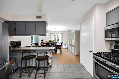 1061 Roosevelt Avenue, New Milford, NJ 07646 - Photo 14