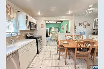 33 W Newell Avenue, Rutherford, NJ 07070 - Photo 18