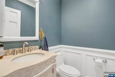110 Kensington Drive, Fort Lee, NJ 07024 - Photo 10