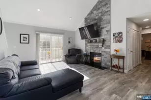 68 Mountainside Dr, Pompton Lakes, NJ 07442 - Photo 4