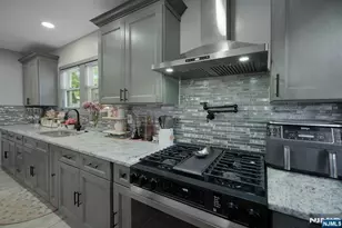 18 Whitman Ave, East Orange, NJ 07017 - Photo 14