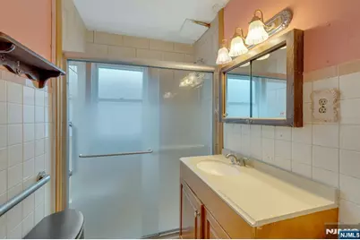 18 Ferncliff Road, Jersey City, NJ 07305 - Photo 16