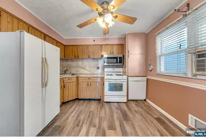 18 Ferncliff Road, Jersey City, NJ 07305 - Photo 8