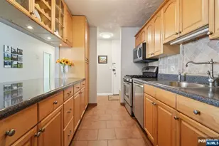 555 North Ave 6F, Fort Lee, NJ 07024 - Photo 14