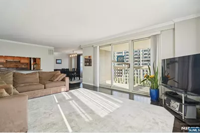 555 North Avenue 6F #6F, Fort Lee, NJ 07024 - Photo 2