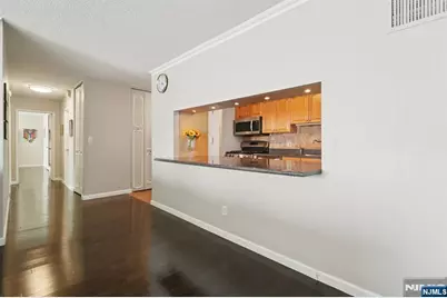 555 North Avenue 6F #6F, Fort Lee, NJ 07024 - Photo 6
