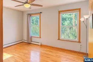 748 Pennsylvania Ave, Lyndhurst Township, NJ 07071 - Photo 4