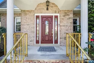 570 Winterburn Grove, Cliffside Park, NJ 07010 - Photo 2