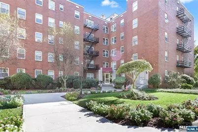 2320 Linwood Avenue 4B #4B, Fort Lee, NJ 07024 - Photo 1