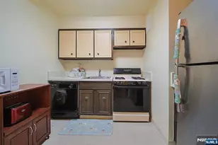 2000 Linwood Ave 10E, Fort Lee, NJ 07024 - Photo 6