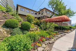 300 Gorge Road 25, Cliffside Park, NJ 07010 - Photo 4