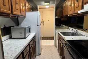 555 Gorge Road 2E, Cliffside Park, NJ 07010 - Photo 2